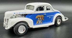 Vintage ERTL Kentucky Wildcats #4 1940 Ford Coupe Diecast Bank W/ Key 1:24 UK